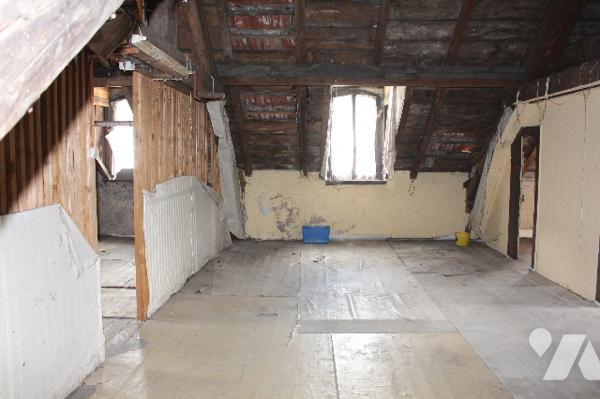 Spacieuse maison d'habitation à rénover avec deux appartements sur un terrain de 1047m².