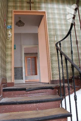 Spacieuse maison d'habitation à rénover avec deux appartements sur un terrain de 1047m².