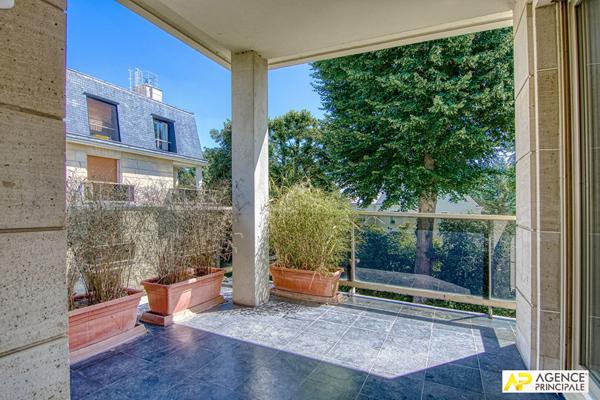 Versailles Rive-Droite Appartement 5 pièces 118 m² 2ème étage avec ascenseur, balcons, cave et parking €749 000 ** - Référence 25533