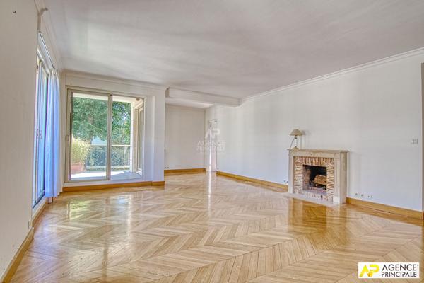 Versailles Rive-Droite Appartement 5 pièces 118 m² 2ème étage avec ascenseur, balcons, cave et parking €749 000 ** - Référence 25533