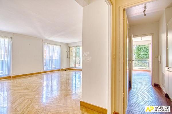 Versailles Rive-Droite Appartement 5 pièces 118 m² 2ème étage avec ascenseur, balcons, cave et parking €749 000 ** - Référence 25533