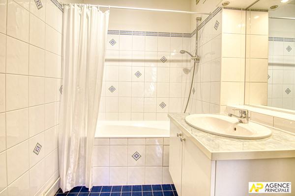 Versailles Rive-Droite Appartement 5 pièces 118 m² 2ème étage avec ascenseur, balcons, cave et parking €749 000 ** - Référence 25533