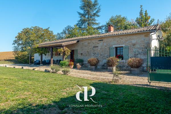 Lavit (82120) Charmante maison de vacances en pierre avec vue imprenable
