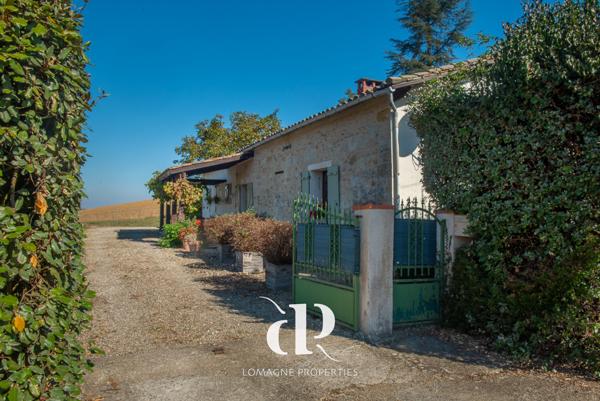 Lavit (82120) Charmante maison de vacances en pierre avec vue imprenable