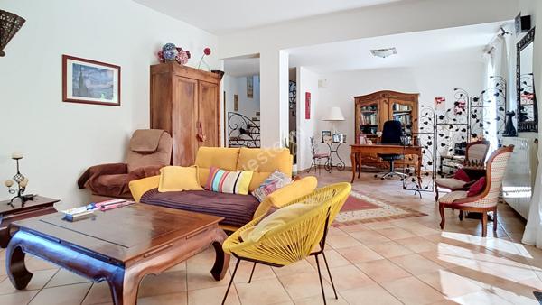 JONQUIERES Villa impeccable de 138 m² sur parcelle de 762 m² au calme absolu