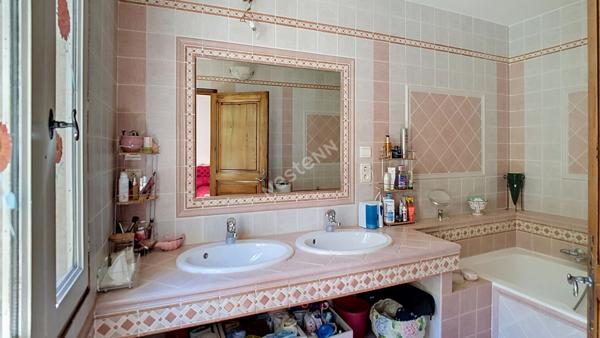 JONQUIERES Villa impeccable de 138 m² sur parcelle de 762 m² au calme absolu