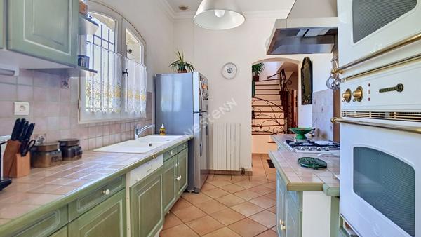 JONQUIERES Villa impeccable de 138 m² sur parcelle de 762 m² au calme absolu