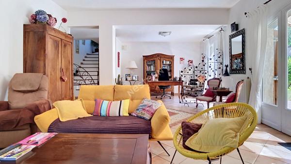 JONQUIERES Villa impeccable de 138 m² sur parcelle de 762 m² au calme absolu
