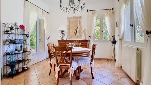 JONQUIERES Villa impeccable de 138 m² sur parcelle de 762 m² au calme absolu