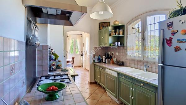 JONQUIERES Villa impeccable de 138 m² sur parcelle de 762 m² au calme absolu