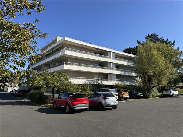 Appartement à louer 982 € CC EYSINES 3 p 84 m² DPE C