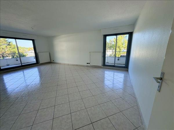 Appartement à louer 982 € CC EYSINES 3 p 84 m² DPE C