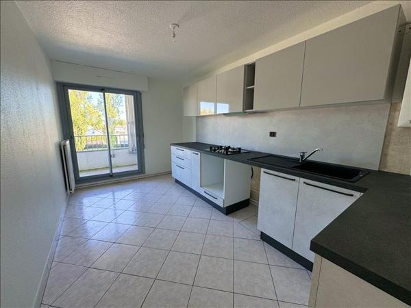 Appartement à louer 982 € CC EYSINES 3 p 84 m² DPE C