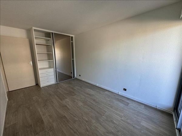 Appartement à louer 982 € CC EYSINES 3 p 84 m² DPE C