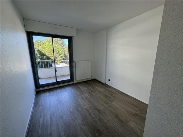 Appartement à louer 982 € CC EYSINES 3 p 84 m² DPE C