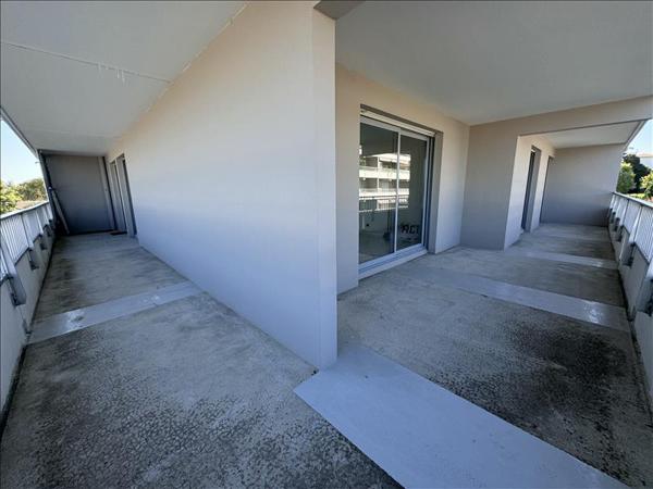 Appartement à louer 982 € CC EYSINES 3 p 84 m² DPE C