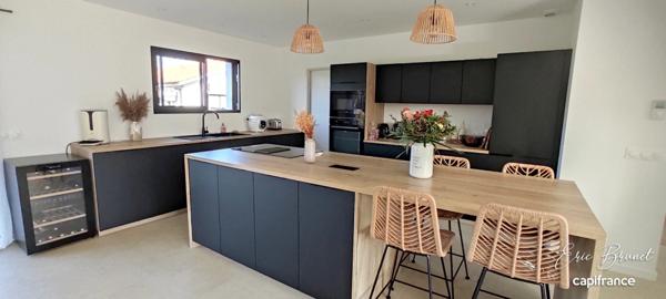 PARENTIS EN BORN - maison récente 3 chambres dans une nature environnante