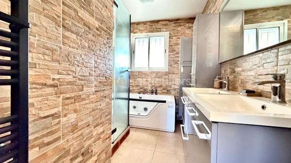 Vente
                Maison115 m² - 5 Pièces -
                    MONTAUBAN (82000)