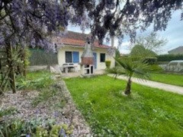 Maison de campagne d'environ 70m²,2 chambres, cuisine, séjour, avec studio indépendant d'environ 30m²plus dépendances