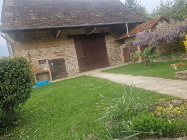 Maison de campagne d'environ 70m²,2 chambres, cuisine, séjour, avec studio indépendant d'environ 30m²plus dépendances