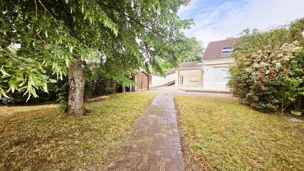 RARE À LA VENTE – VUE & ACCÈS DIRECT SAÔNE