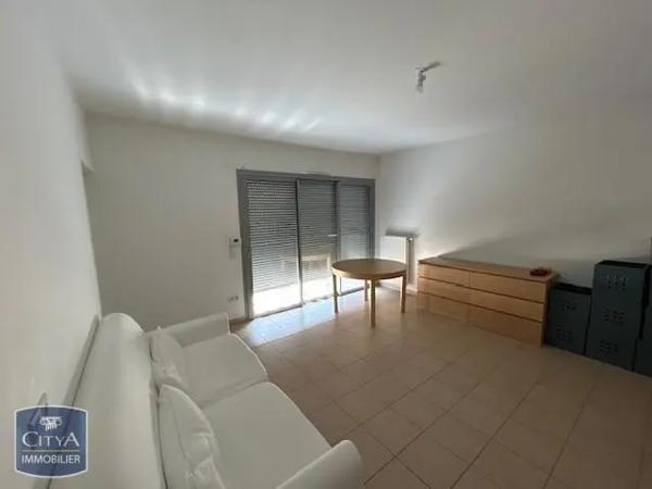 Appartement à louer 3 pièces 79.5m²
