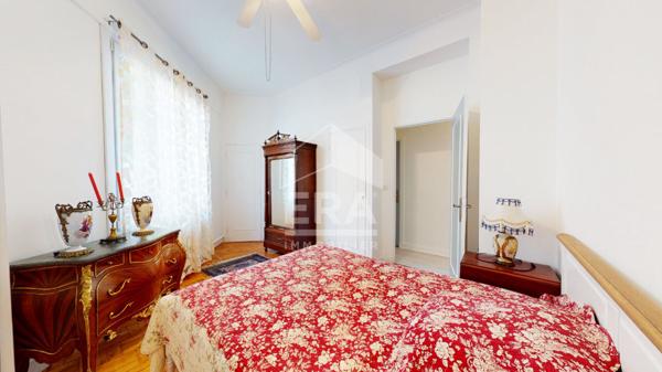 NICE - FLEURS : JOLI 3 PIÈCES EN BON ÉTAT