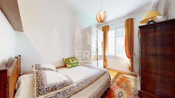 NICE - FLEURS : JOLI 3 PIÈCES EN BON ÉTAT