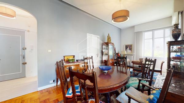 NICE - FLEURS : JOLI 3 PIÈCES EN BON ÉTAT