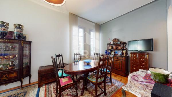 NICE - FLEURS : JOLI 3 PIÈCES EN BON ÉTAT