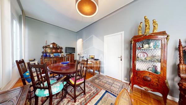 NICE - FLEURS : JOLI 3 PIÈCES EN BON ÉTAT