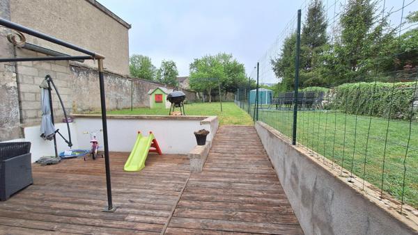 Située en centre ville dans un quartier paisible