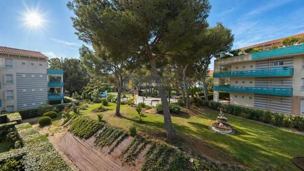 Vente                                                      Appartement
                        
                     5 pièces                      136 m2                     à Saint-Raphaël