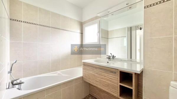 Vente                                                      Appartement
                        
                     5 pièces                      136 m2                     à Saint-Raphaël