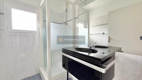 Vente                                                      Appartement
                        
                     5 pièces                      136 m2                     à Saint-Raphaël