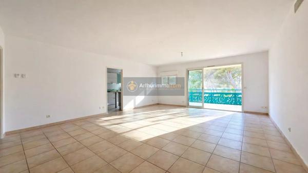Vente                                                      Appartement
                        
                     5 pièces                      136 m2                     à Saint-Raphaël