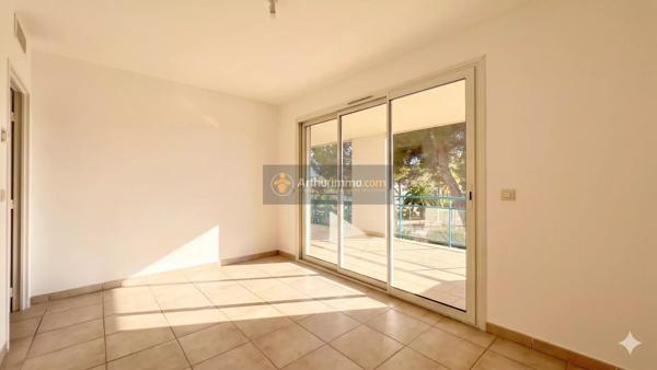 Vente                                                      Appartement
                        
                     5 pièces                      136 m2                     à Saint-Raphaël