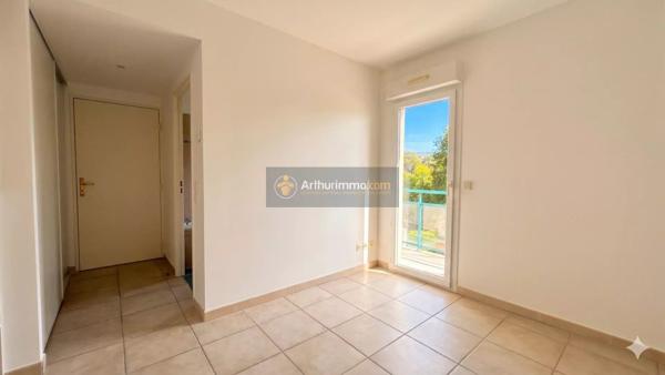 Vente                                                      Appartement
                        
                     5 pièces                      136 m2                     à Saint-Raphaël