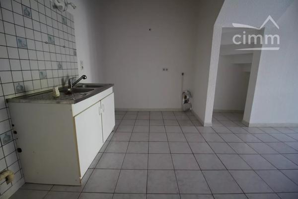 A vendre une maison de village avec 3 chambres.