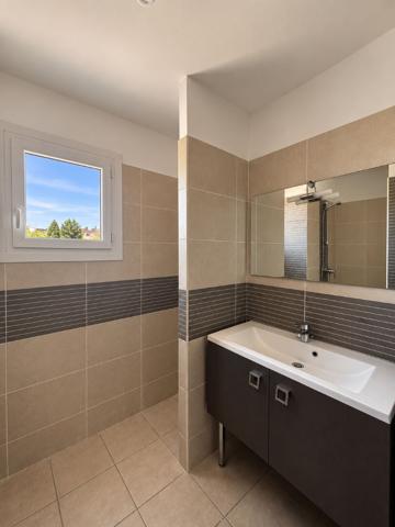 LE BELVEDERE - Appartement 52 m² en dernier étage avec grande terrasse, ascenseur et 2 parkings ? Cavaillon