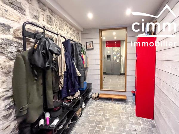 Appartement T4 de 120,16 m² - Premier étage - plusieurs dépendances - Petite terrasse vue Chartreuse