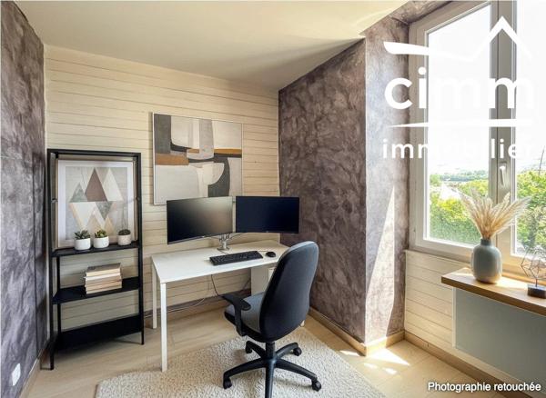 Appartement T4 de 120,16 m² - Premier étage - plusieurs dépendances - Petite terrasse vue Chartreuse