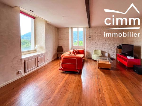 Appartement T4 de 120,16 m² - Premier étage - plusieurs dépendances - Petite terrasse vue Chartreuse