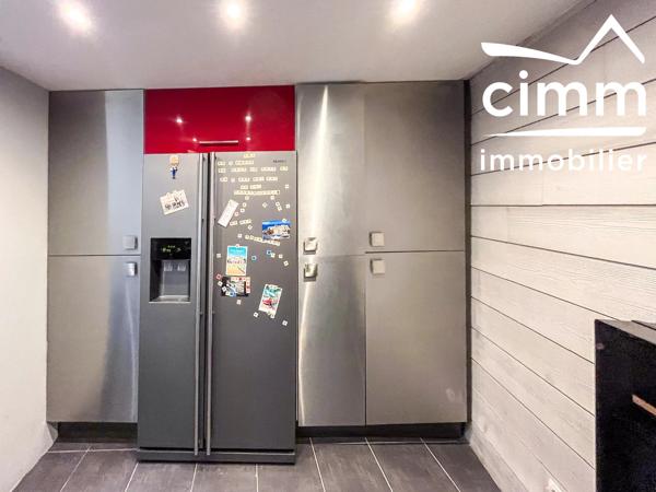 Appartement T4 de 120,16 m² - Premier étage - plusieurs dépendances - Petite terrasse vue Chartreuse