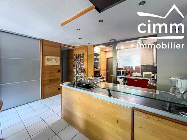 Appartement T4 de 120,16 m² - Premier étage - plusieurs dépendances - Petite terrasse vue Chartreuse