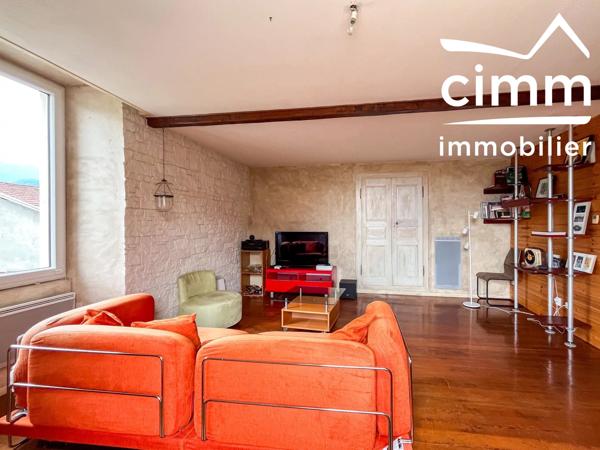 Appartement T4 de 120,16 m² - Premier étage - plusieurs dépendances - Petite terrasse vue Chartreuse