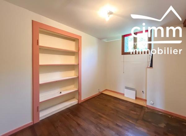 Appartement T4 de 120,16 m² - Premier étage - plusieurs dépendances - Petite terrasse vue Chartreuse