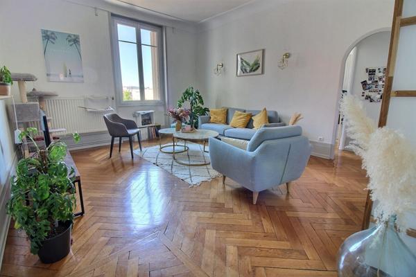 Appartement Lyon 3 pièces étage élevé avec ascenseur