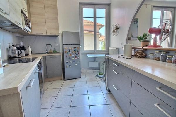 Appartement Lyon 3 pièces étage élevé avec ascenseur