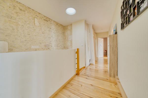 Maison pierre rénovée – 140 m² – 5 pièces – Entre Saintes et Pons 